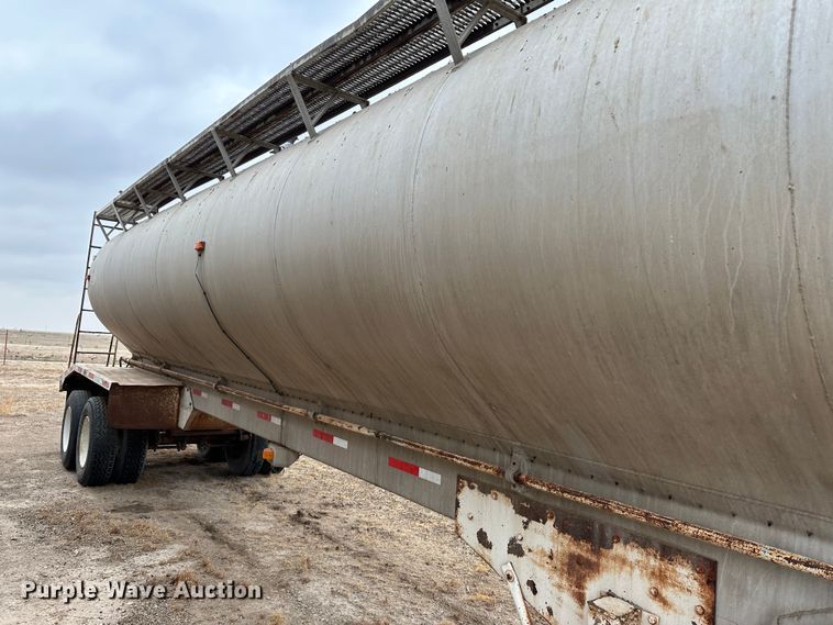 image for item LT9235 1990 Pinson  feed delivery trailer