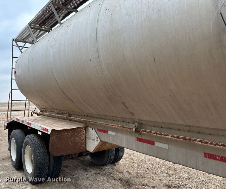 image for item LT9235 1990 Pinson  feed delivery trailer