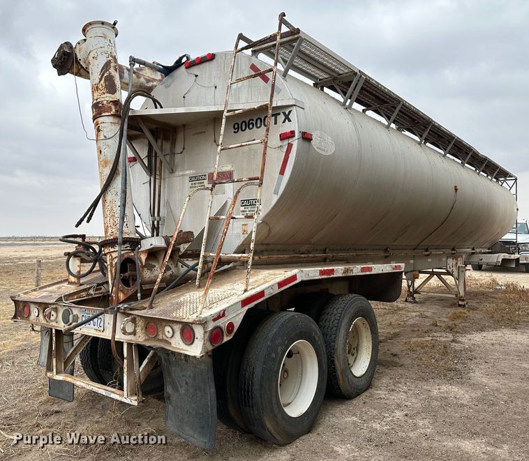 image for item LT9235 1990 Pinson  feed delivery trailer