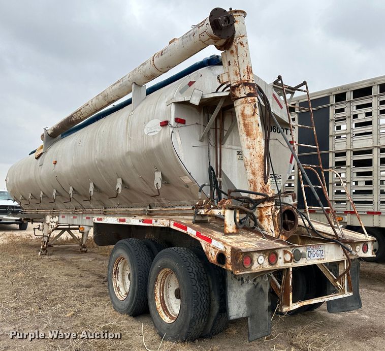 image for item LT9235 1990 Pinson  feed delivery trailer