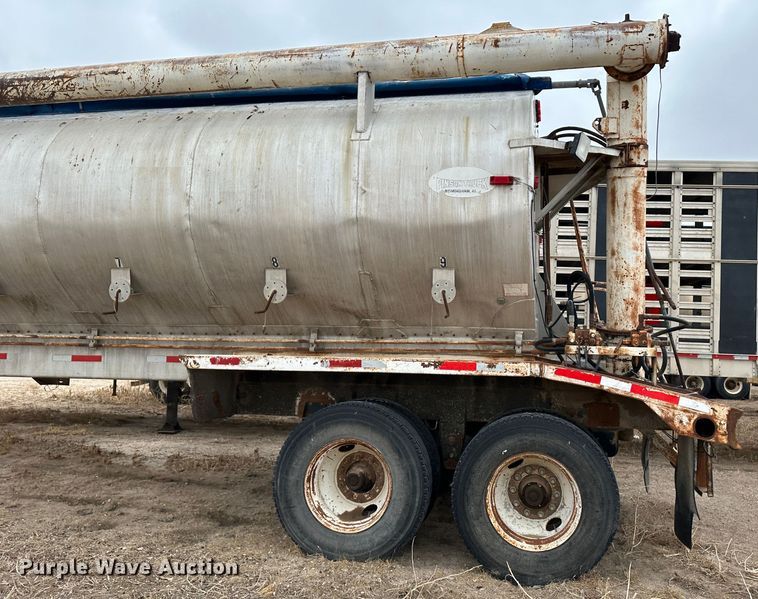 image for item LT9235 1990 Pinson  feed delivery trailer