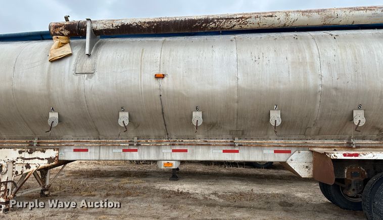 image for item LT9235 1990 Pinson  feed delivery trailer