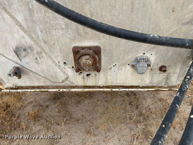 image for item LT9235 1990 Pinson  feed delivery trailer