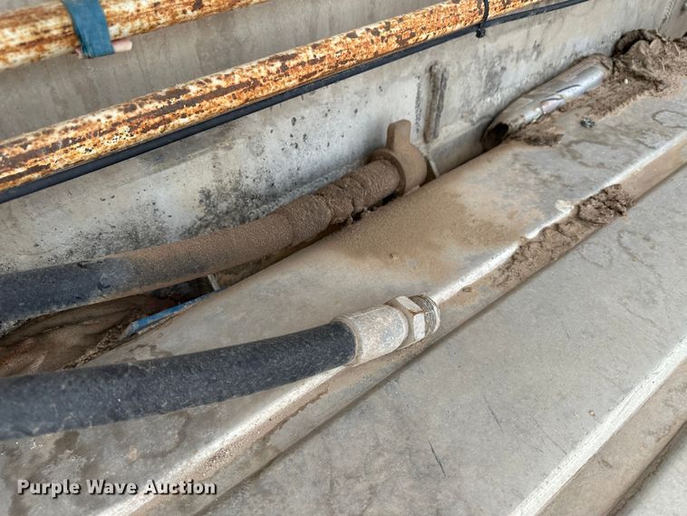 image for item LT9235 1990 Pinson  feed delivery trailer