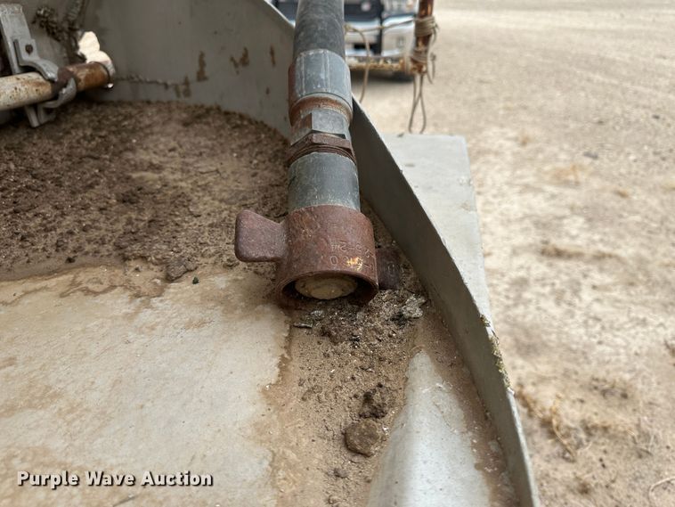 image for item LT9235 1990 Pinson  feed delivery trailer