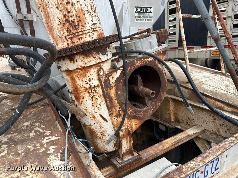 image for item LT9235 1990 Pinson  feed delivery trailer