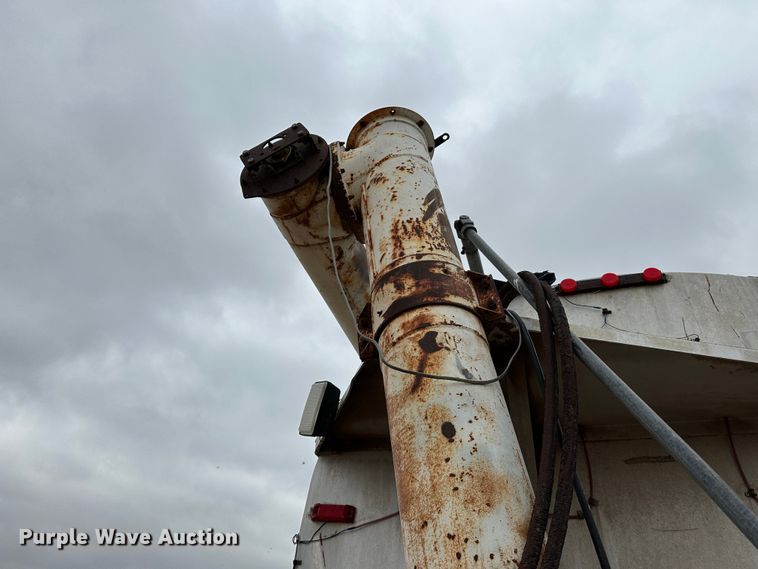 image for item LT9235 1990 Pinson  feed delivery trailer