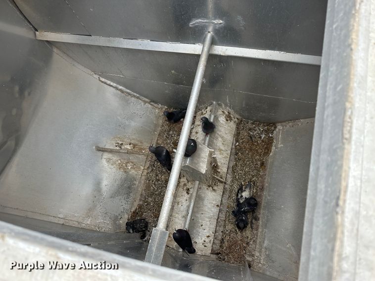 image for item LT9235 1990 Pinson  feed delivery trailer