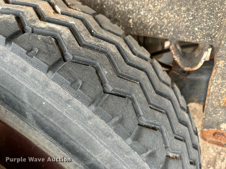 image for item LT9235 1990 Pinson  feed delivery trailer