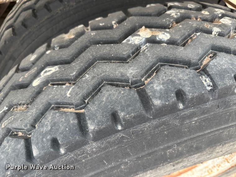 image for item LT9235 1990 Pinson  feed delivery trailer