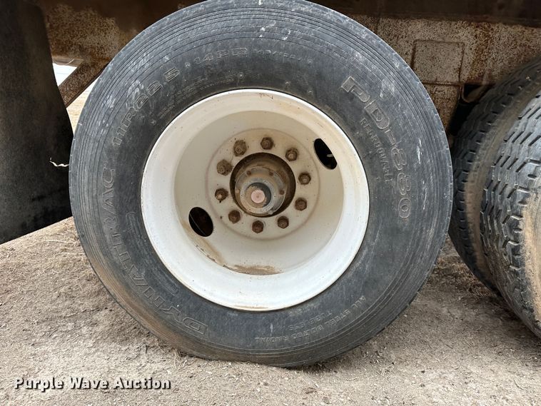 image for item LT9235 1990 Pinson  feed delivery trailer