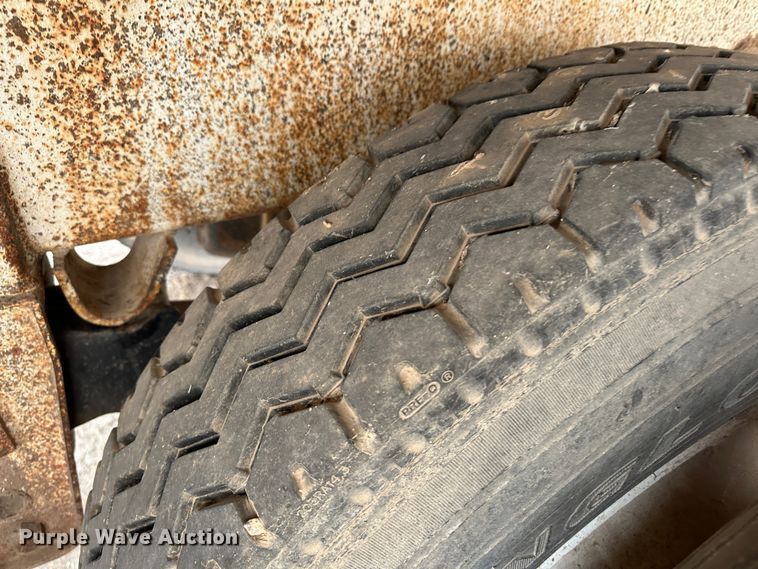 image for item LT9235 1990 Pinson  feed delivery trailer