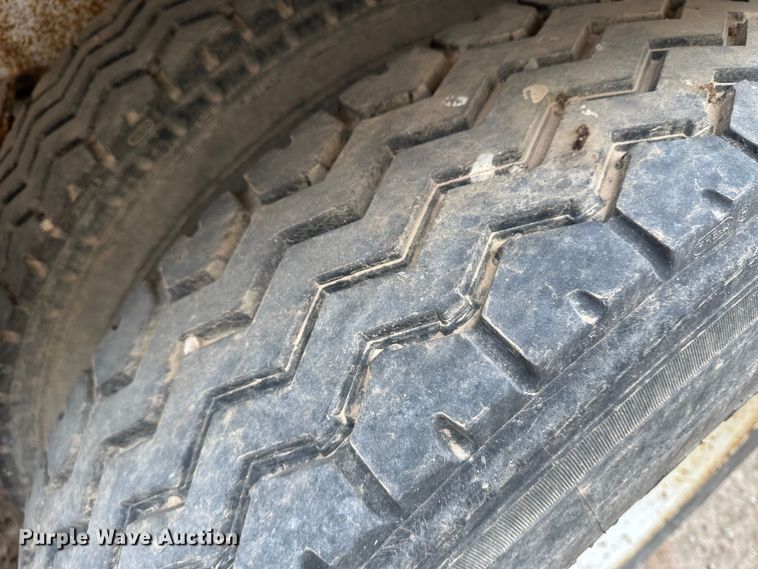 image for item LT9235 1990 Pinson  feed delivery trailer