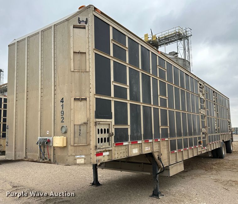 image for item LT9236 2007 Barrett  livestock trailer