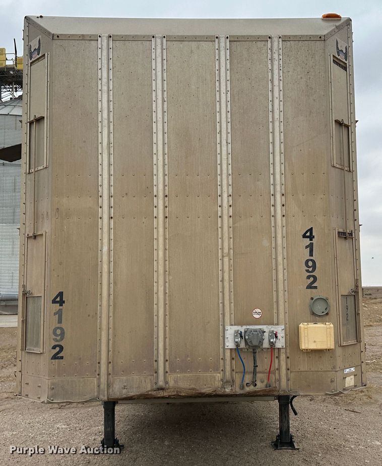 image for item LT9236 2007 Barrett  livestock trailer