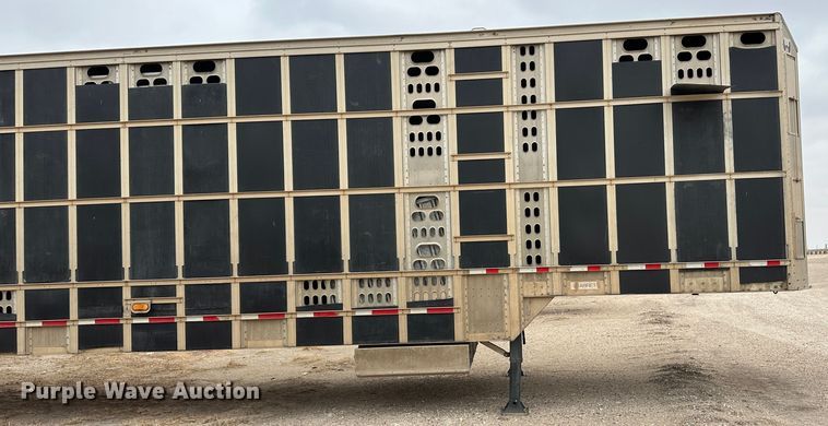 image for item LT9236 2007 Barrett  livestock trailer
