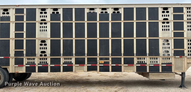 image for item LT9236 2007 Barrett  livestock trailer