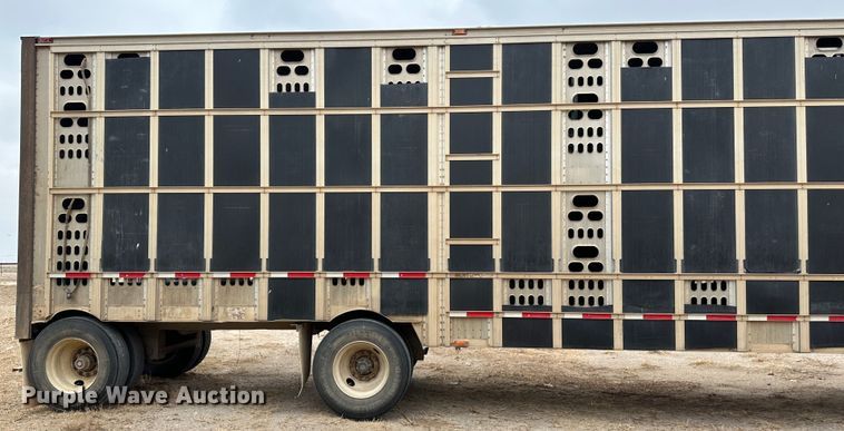 image for item LT9236 2007 Barrett  livestock trailer