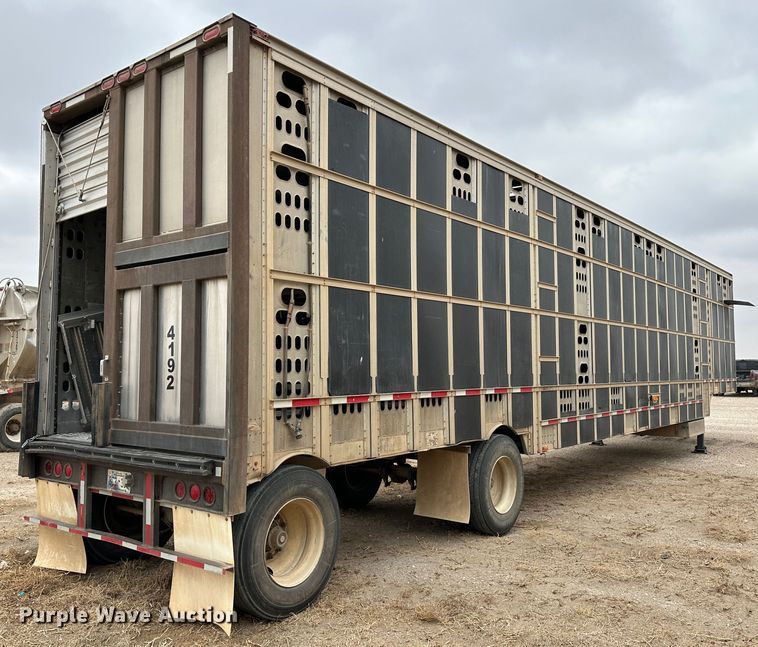 image for item LT9236 2007 Barrett  livestock trailer