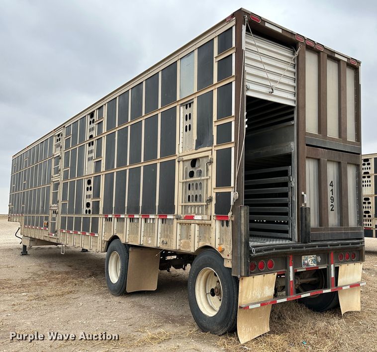 image for item LT9236 2007 Barrett  livestock trailer