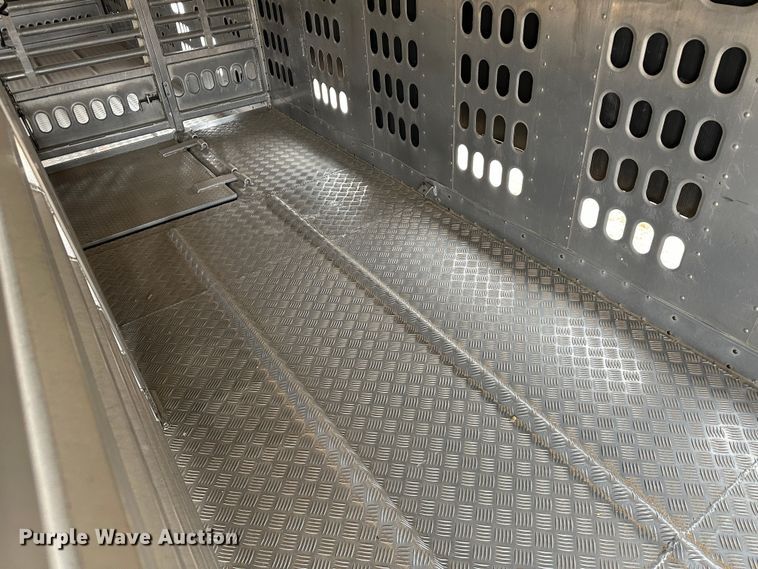 image for item LT9236 2007 Barrett  livestock trailer