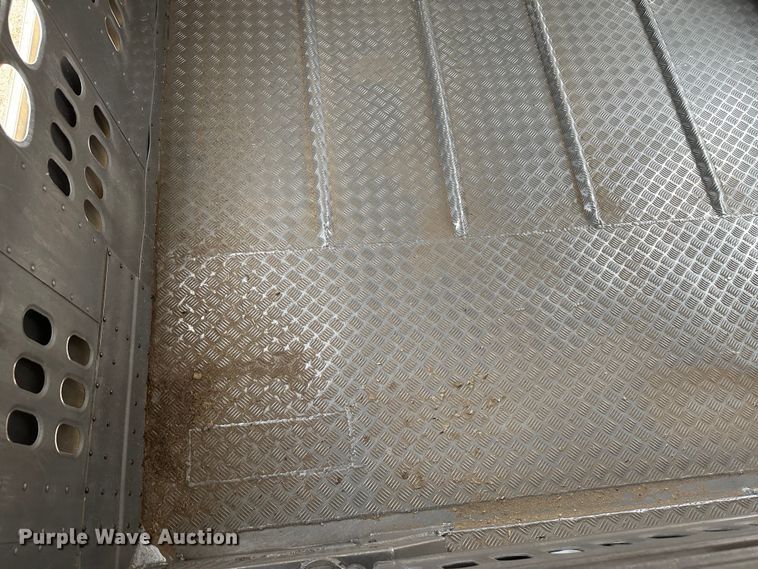 image for item LT9236 2007 Barrett  livestock trailer