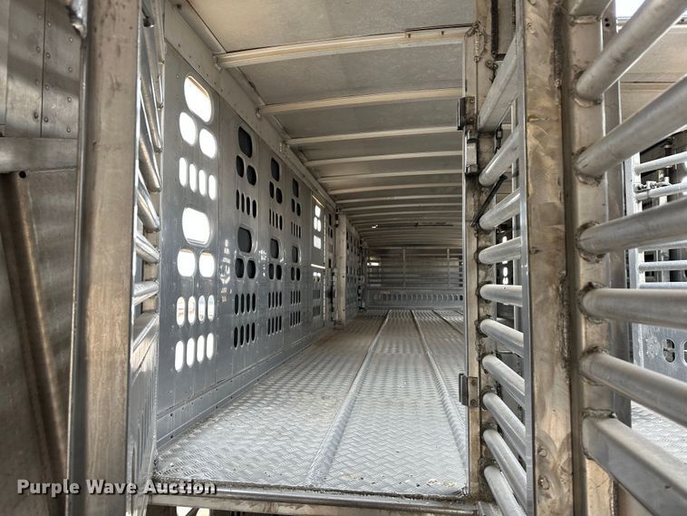 image for item LT9236 2007 Barrett  livestock trailer
