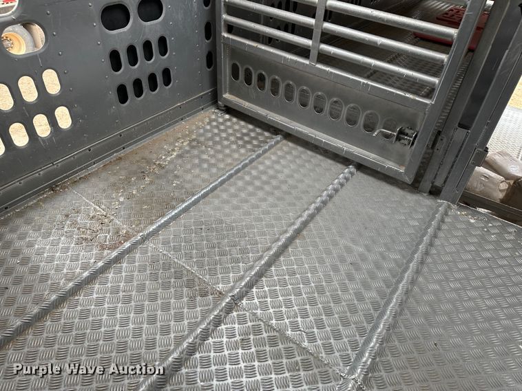 image for item LT9236 2007 Barrett  livestock trailer