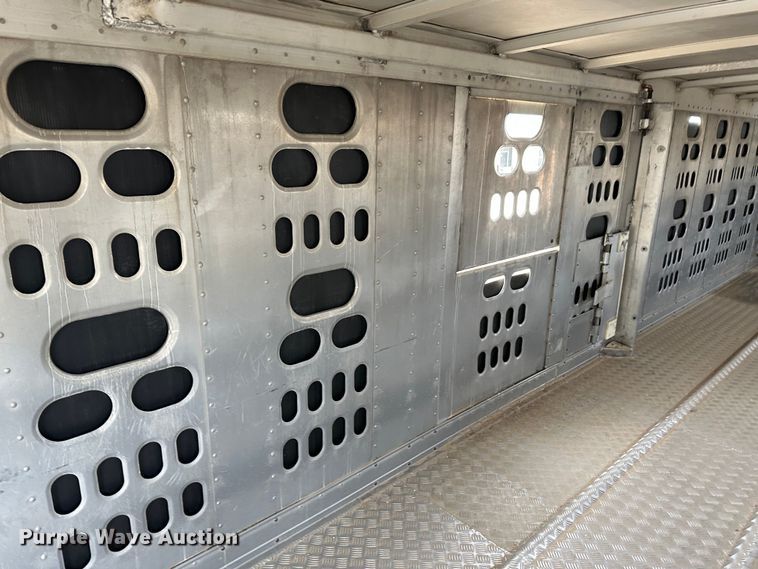 image for item LT9236 2007 Barrett  livestock trailer