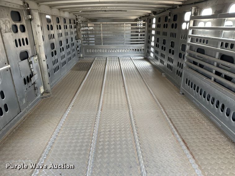 image for item LT9236 2007 Barrett  livestock trailer