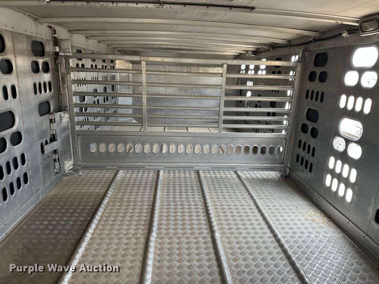 image for item LT9236 2007 Barrett  livestock trailer