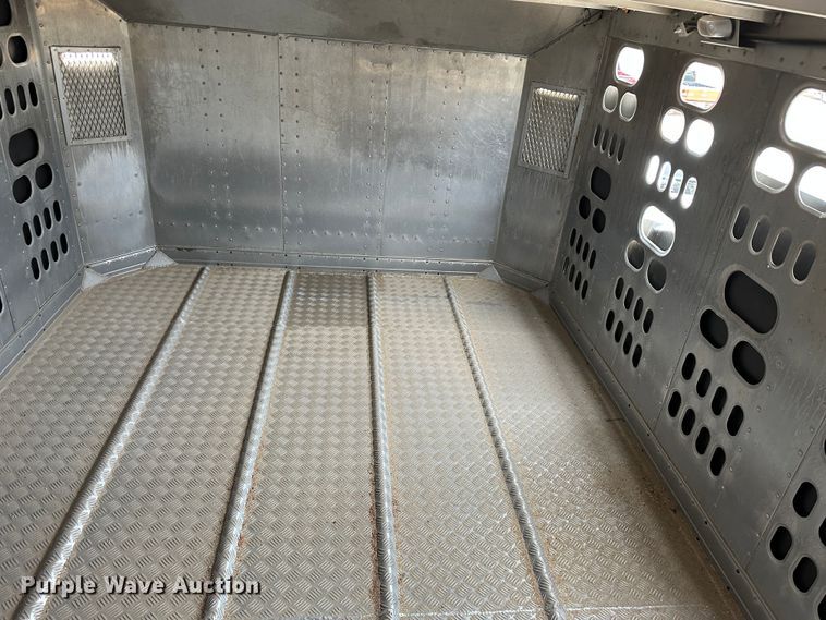 image for item LT9236 2007 Barrett  livestock trailer