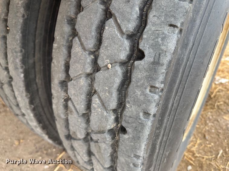 image for item LT9236 2007 Barrett  livestock trailer