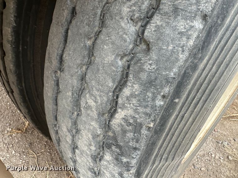 image for item LT9236 2007 Barrett  livestock trailer