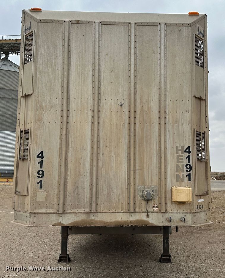 image for item LT9237 2007 Barrett  livestock trailer