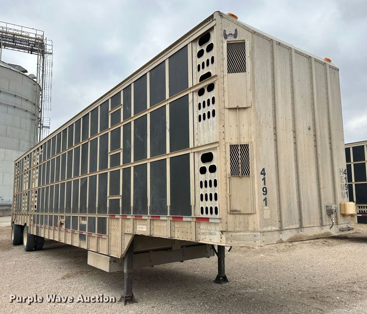image for item LT9237 2007 Barrett  livestock trailer