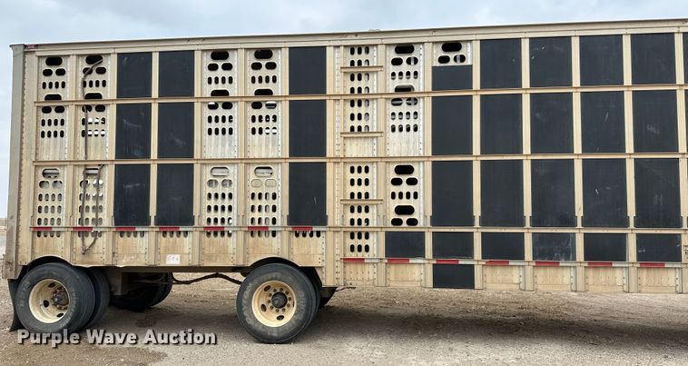 image for item LT9237 2007 Barrett  livestock trailer