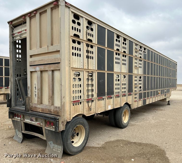 image for item LT9237 2007 Barrett  livestock trailer