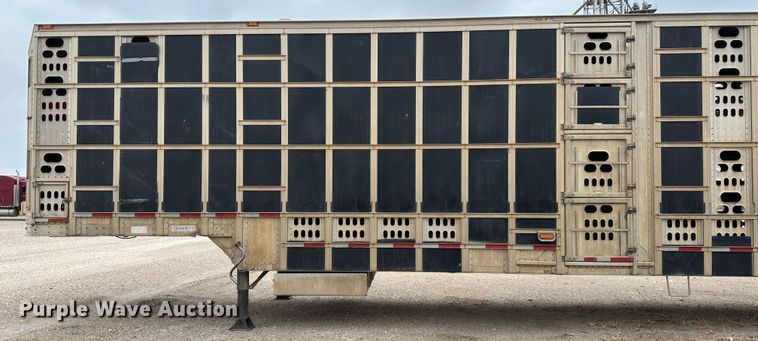 image for item LT9237 2007 Barrett  livestock trailer