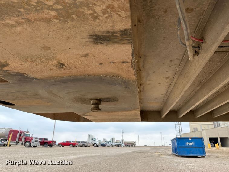 image for item LT9237 2007 Barrett  livestock trailer