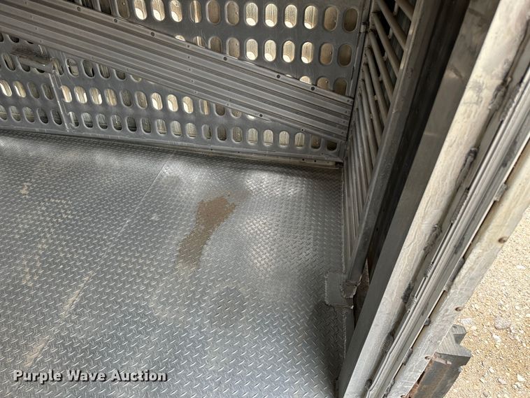 image for item LT9237 2007 Barrett  livestock trailer