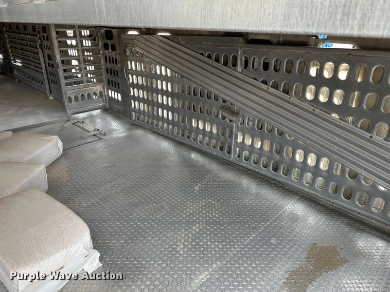 image for item LT9237 2007 Barrett  livestock trailer