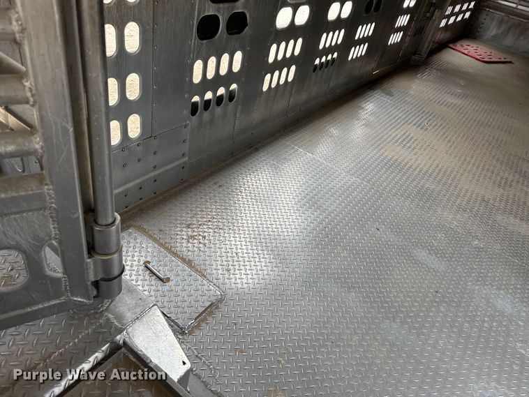 image for item LT9237 2007 Barrett  livestock trailer