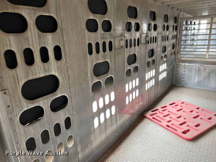 image for item LT9237 2007 Barrett  livestock trailer