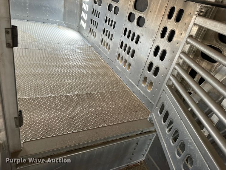 image for item LT9237 2007 Barrett  livestock trailer