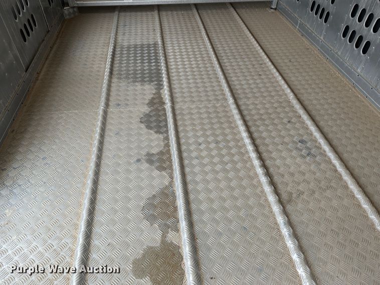 image for item LT9237 2007 Barrett  livestock trailer