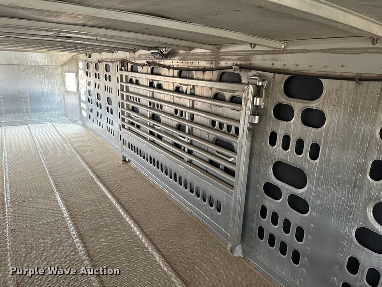 image for item LT9237 2007 Barrett  livestock trailer