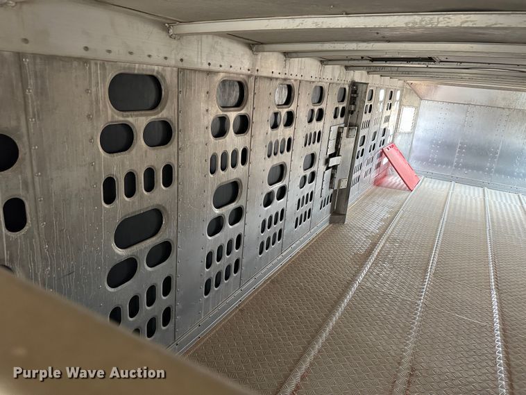 image for item LT9237 2007 Barrett  livestock trailer