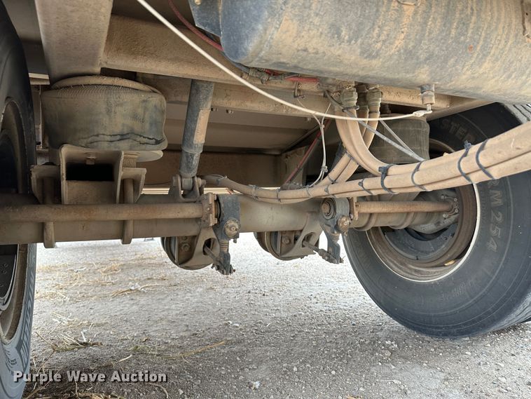 image for item LT9237 2007 Barrett  livestock trailer