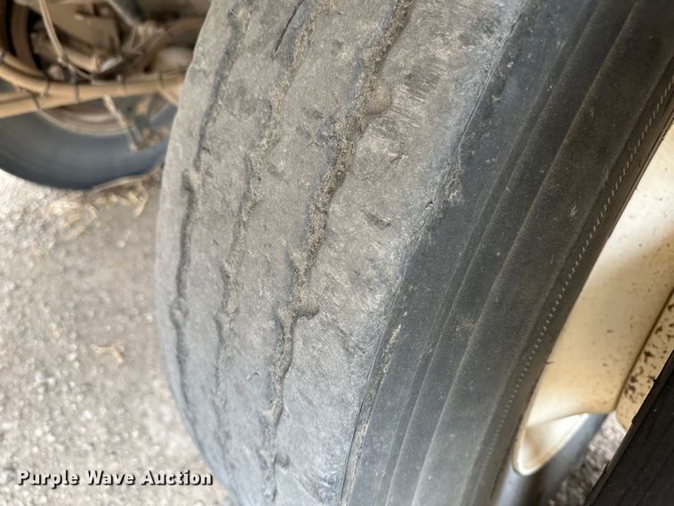 image for item LT9237 2007 Barrett  livestock trailer